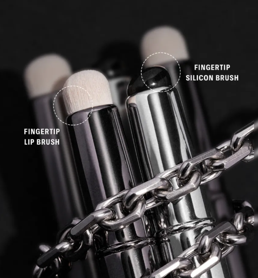 BRAYE - Fingertip Lip Brush